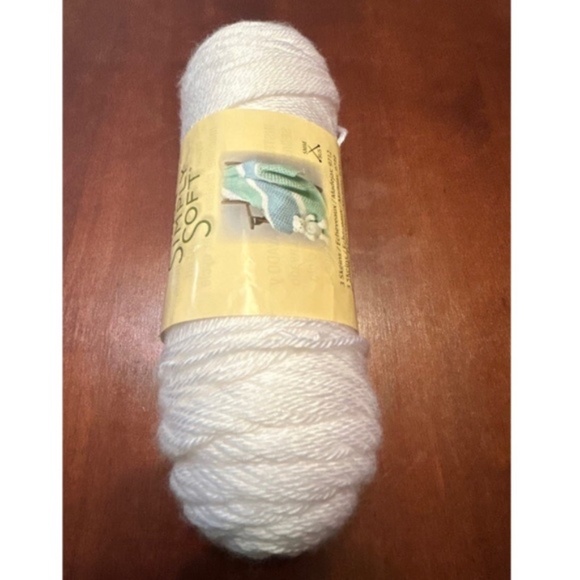 1 skein of yarn - White - Picture 1 of 4
